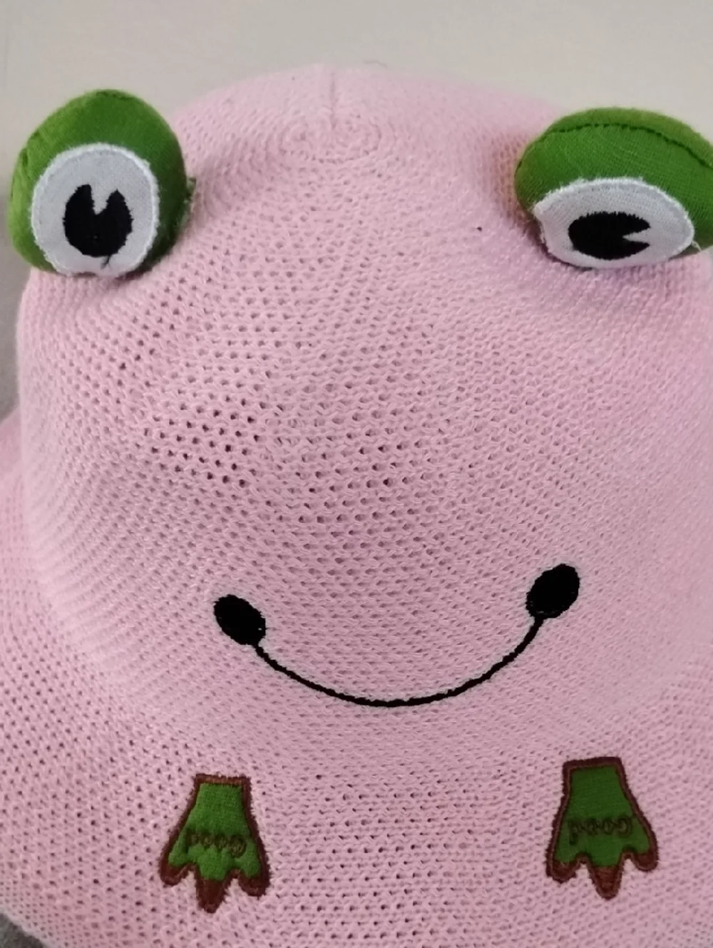 D- NWOT Pink Frog Bucket Hat - Cute Smiley Design
